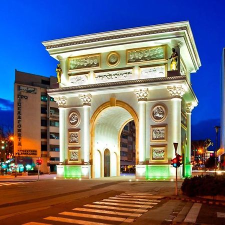 Apartment In The Center Of Скопье Экстерьер фото